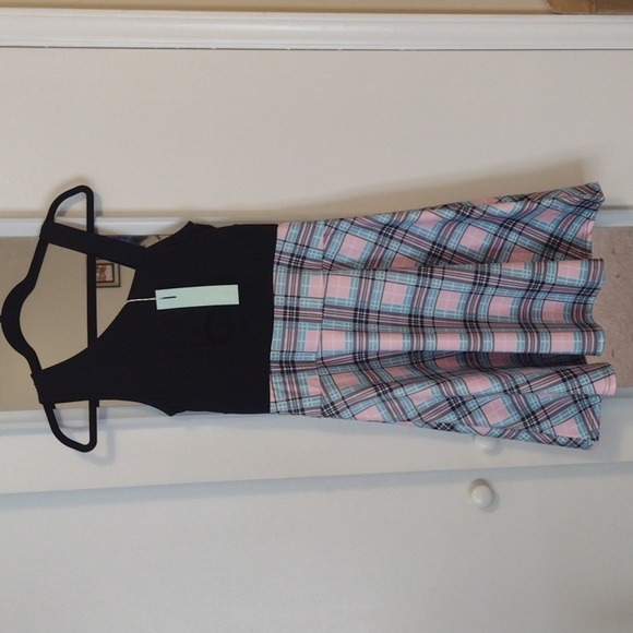 NWT Off the Shoulder Plaid Keyhole Dress - Picture 2 of 7